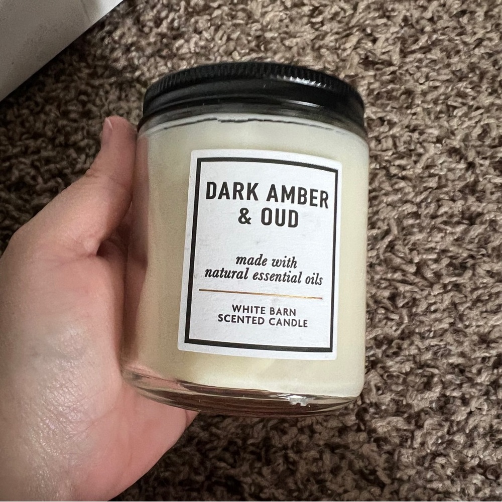 White Barn Dark Amber & Oud Scented Candle